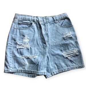 FOREVER 21 Shorts Junior Size 31 Denim Shorts Light Wash Distressed 5.5” Inseam